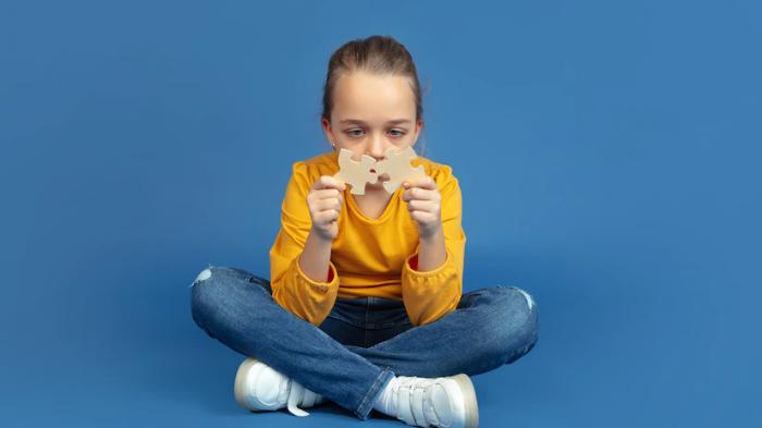 ilustrasi-anak-yang-memiliki-autisme-6555677.jpg