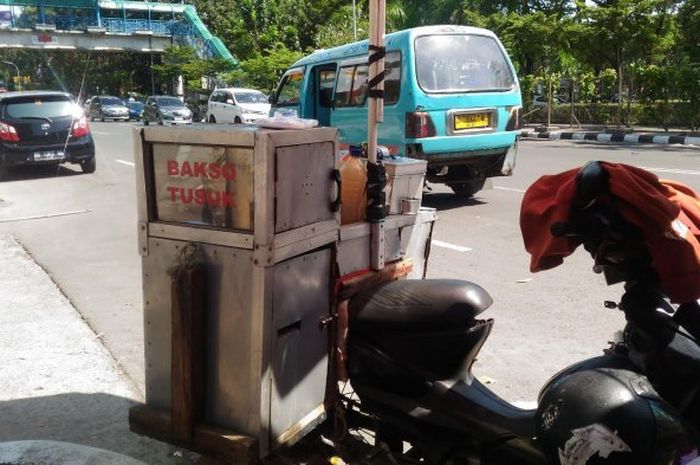 ilustrasi-berjualan-menggunakan-motor_20180813_185509.jpg