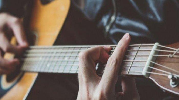 Chord Gitar Habits - Tove Lo, Lengkap dengan Lirik Lagunya