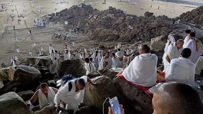 ilustrasi-ibadah-haji-suasana-di-puncak-jabal-rahmah.jpg