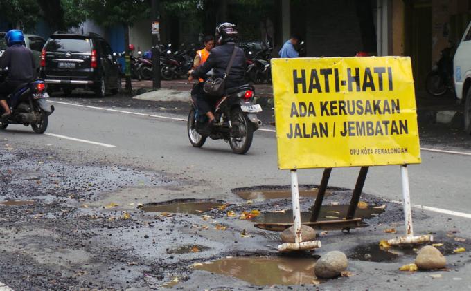 ilustrasi-jalan-berlubang_20170222_163230.jpg