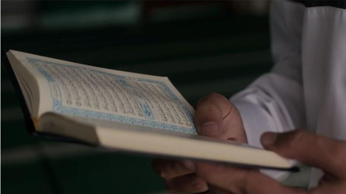 ilustrasi-membaca-alquran-19821.jpg