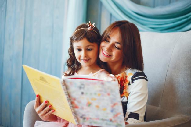 ilustrasi-membaca-buku-bersama-anak.jpg