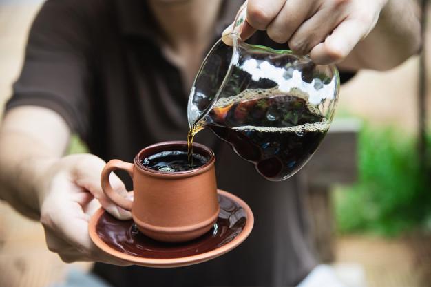 ilustrasi-minum-kopi-qweg.jpg