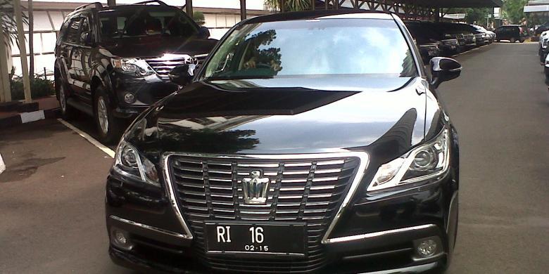 ilustrasi-mobil-dinas-menteri.jpg