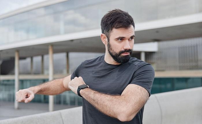 ilustrasi-pake-smartwatch.jpg