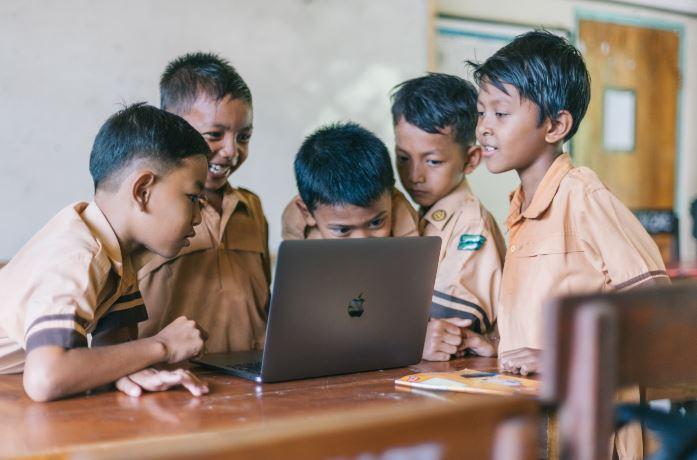 Prabowo Investasi Besar-besaran di Bidang Pendidikan demi Masa Depan Bangsa: Sekolah Sangat Penting