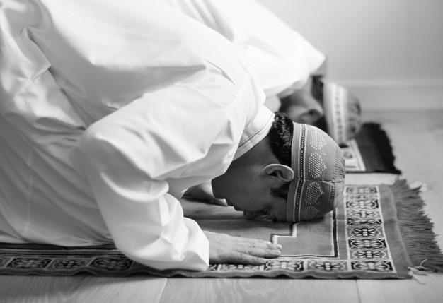 ilustrasi-sholat-fatwa-mui-tentang-ketentuan-shalat-idul-fitri-saat-covid-19.jpg