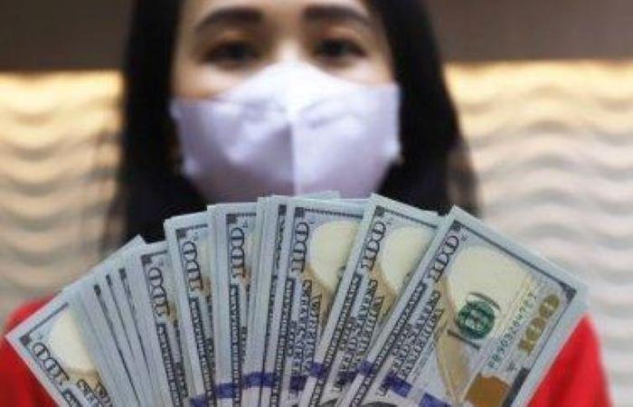 ilustrasi-uang-dolar-as-gaji-dan-bonus-bankir-yang-bikin-tajir.jpg