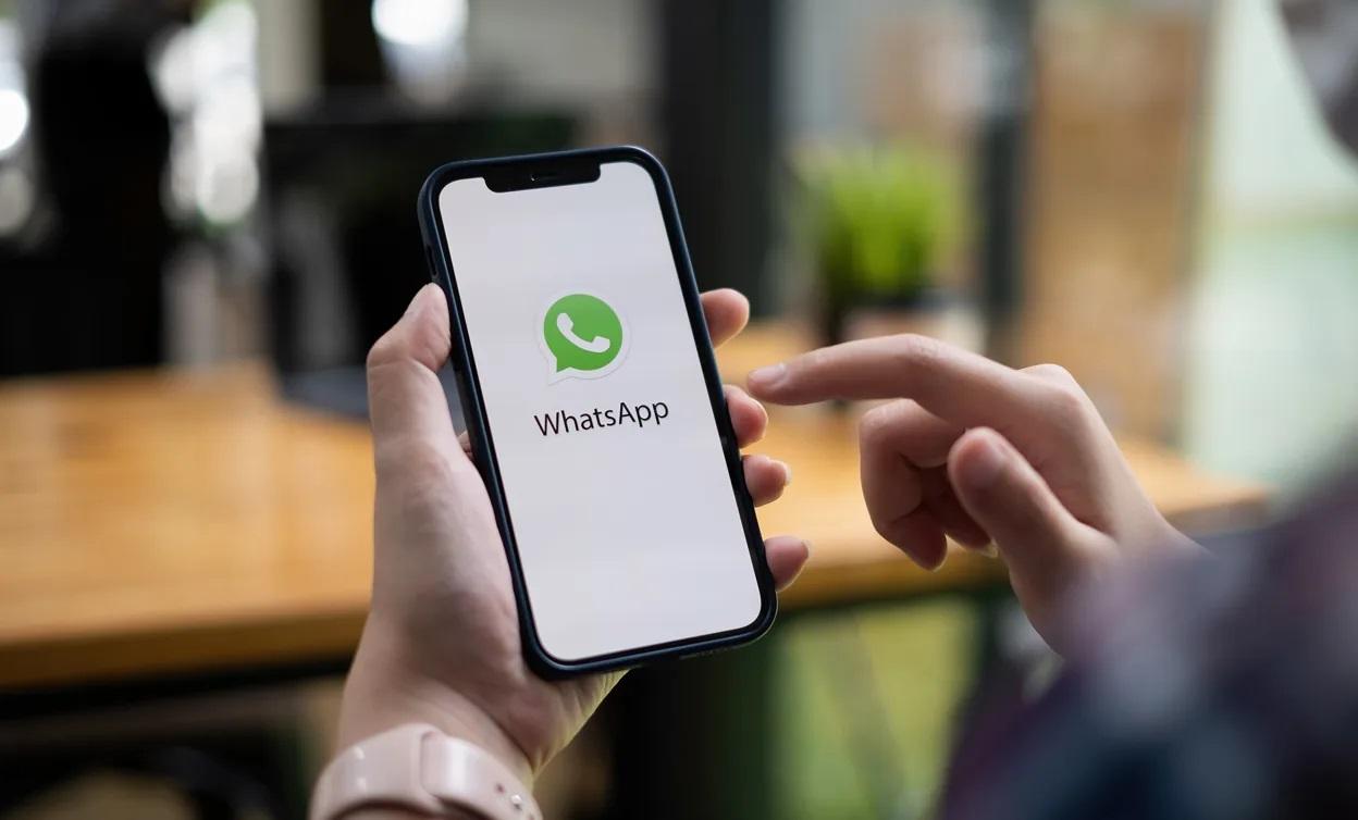 ilustrasi-whatsapp3_.jpg