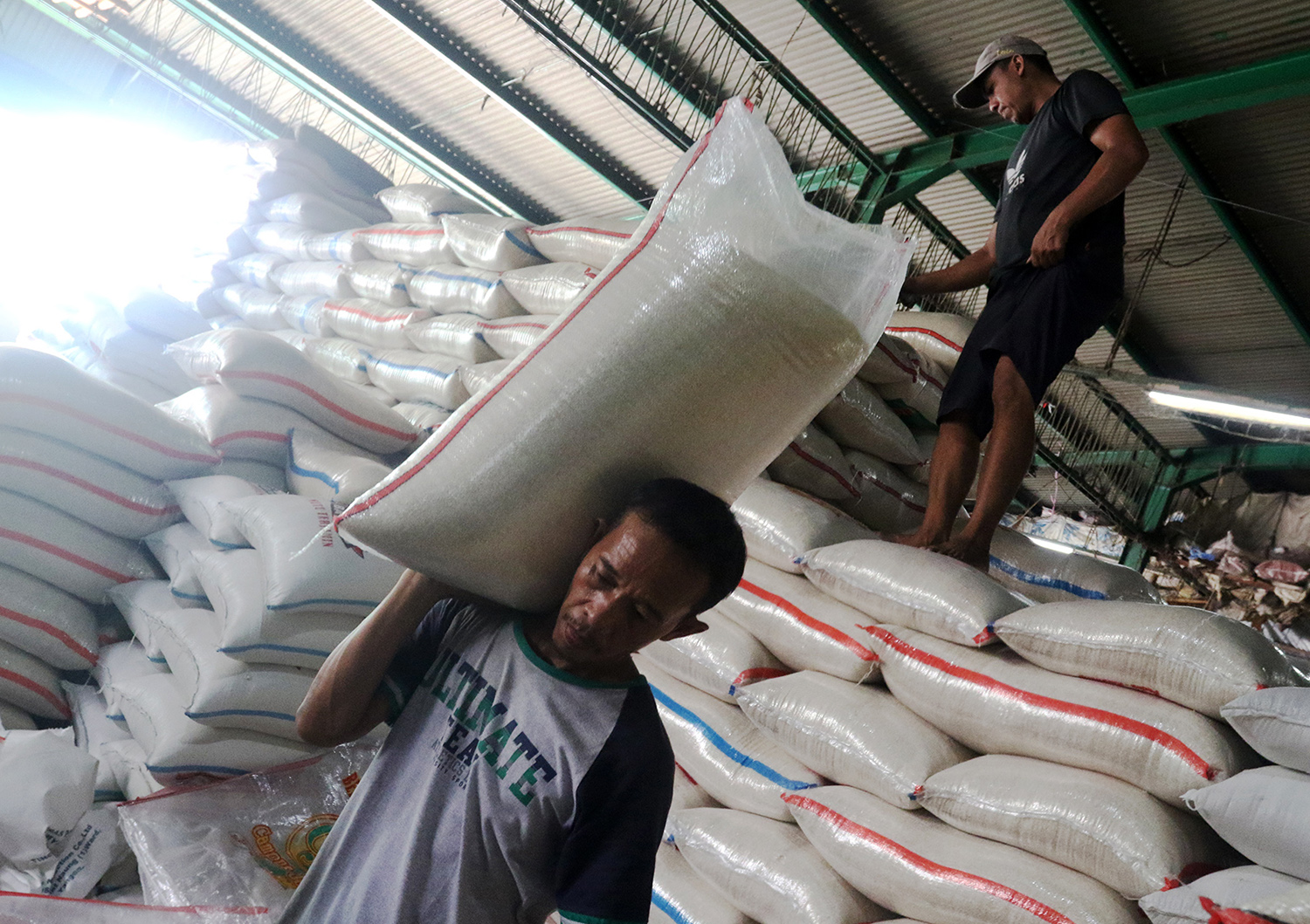 impor-beras-3-juta-ton-akan-datang-pada-maret-2024_20240110_195418.jpg