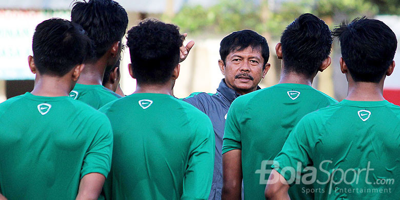 indra-sjafri-dan-skuad-timnas-indonesia-u-19_20170905_150117.jpg