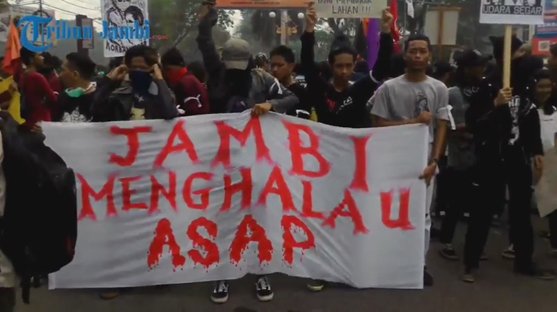 ini-gaya-anak-punk-dan-underground-saat-ikut-demo-kabut-asap_20151029_185357.jpg