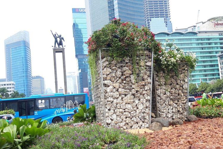 instalasi-gabion-yang-dibuat-dari-batu-bronjong-di-bundaran-h.jpg