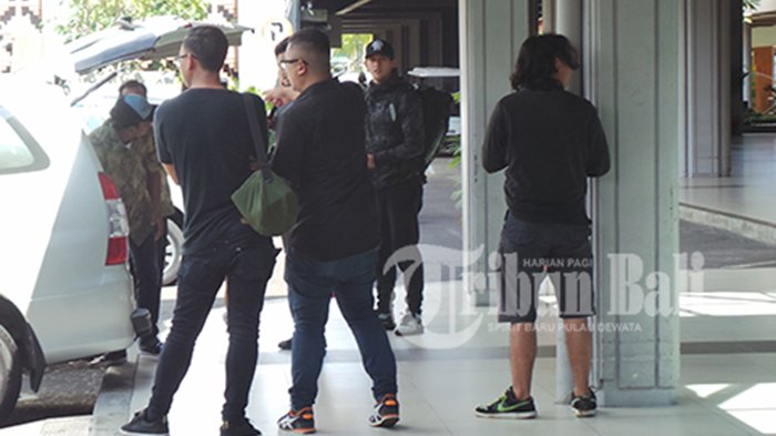 irfan-bachdim-tiba-di-ngurah-rai_20170111_205140.jpg