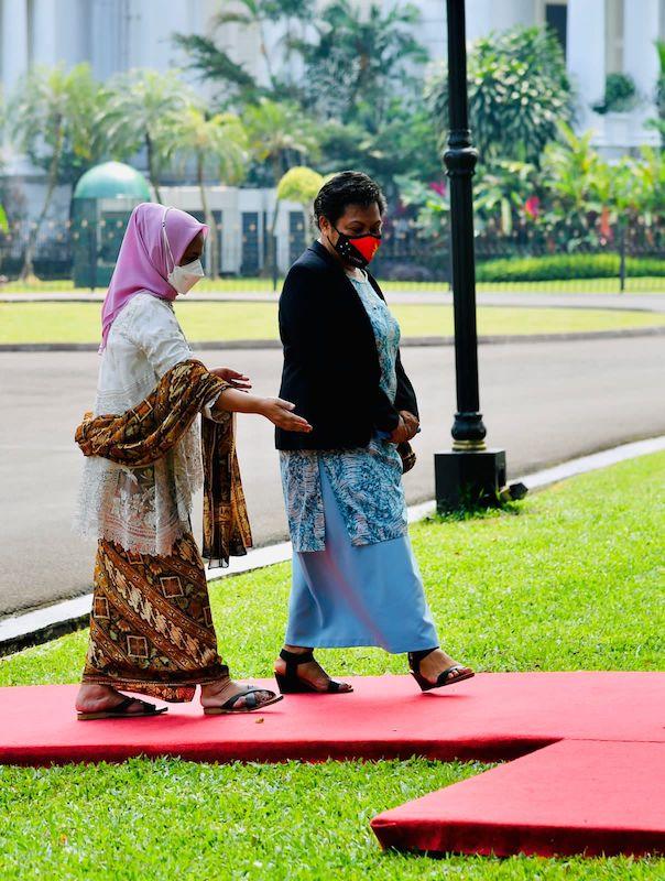iriana-jokowi-ajak-ibu-perdana-menteri-papua-nugini-nih3.jpg