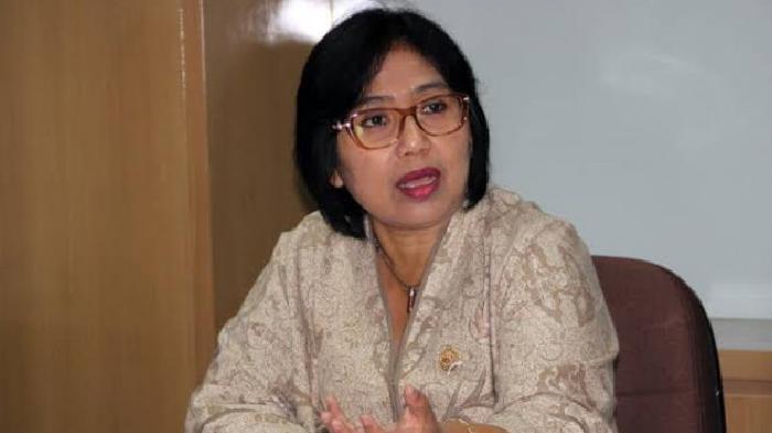 irma-suryani-chaniago-paramedis-ruu-kesehatan.jpg