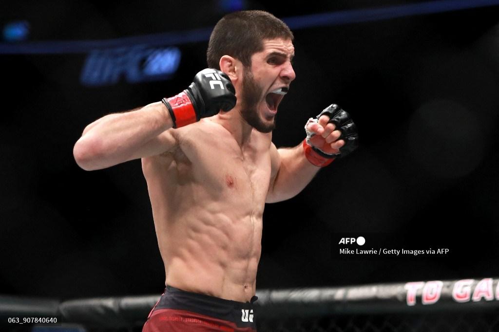 islam-makhachev-menang.jpg