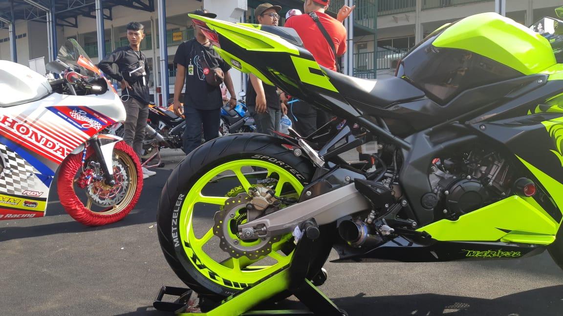ismail-juara-1-kontes-modifikasi-cbr-race-day-seri-2_20180916_223412.jpg