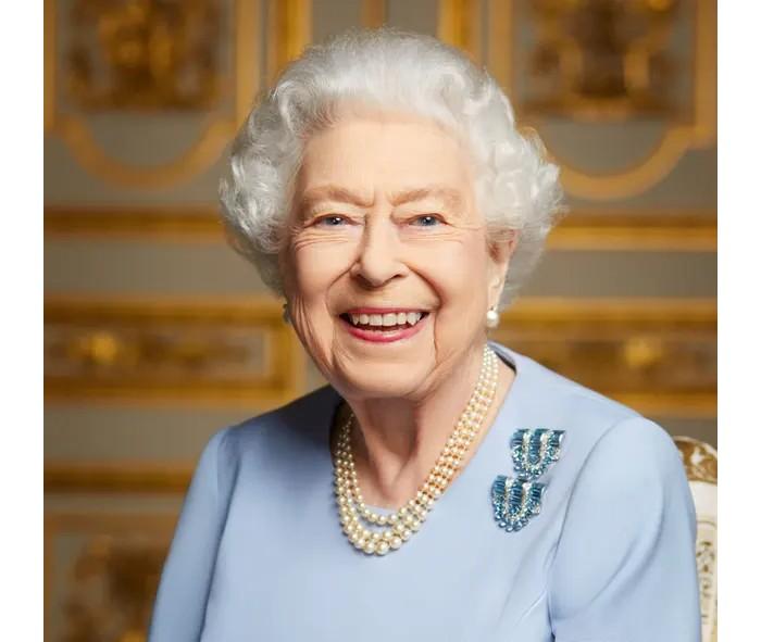 istana-buckingham-merilis-foto-ratu-elizabeth-ii.jpg