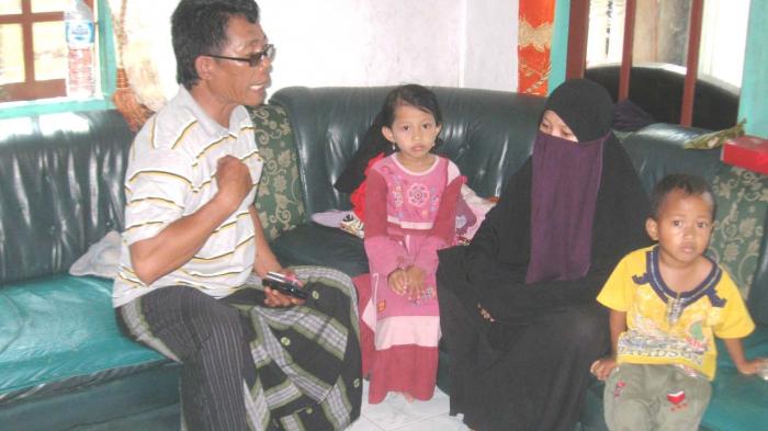 istri-toni-dan-pamannya-ari-kasmari_20141223_011431.jpg