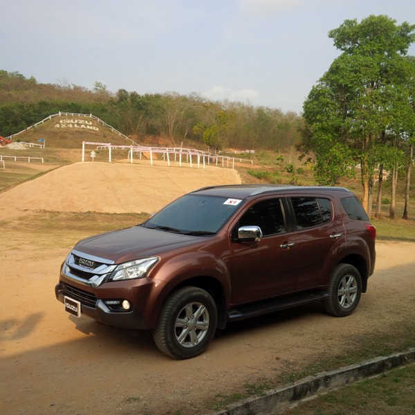 isuzu-mu-x-baruuu_20160323_171236.jpg