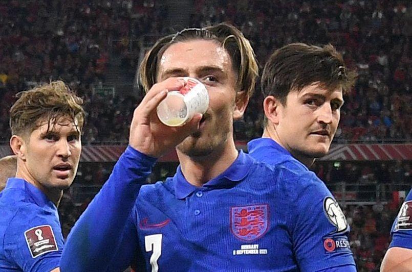 jack-grealish-minum.jpg