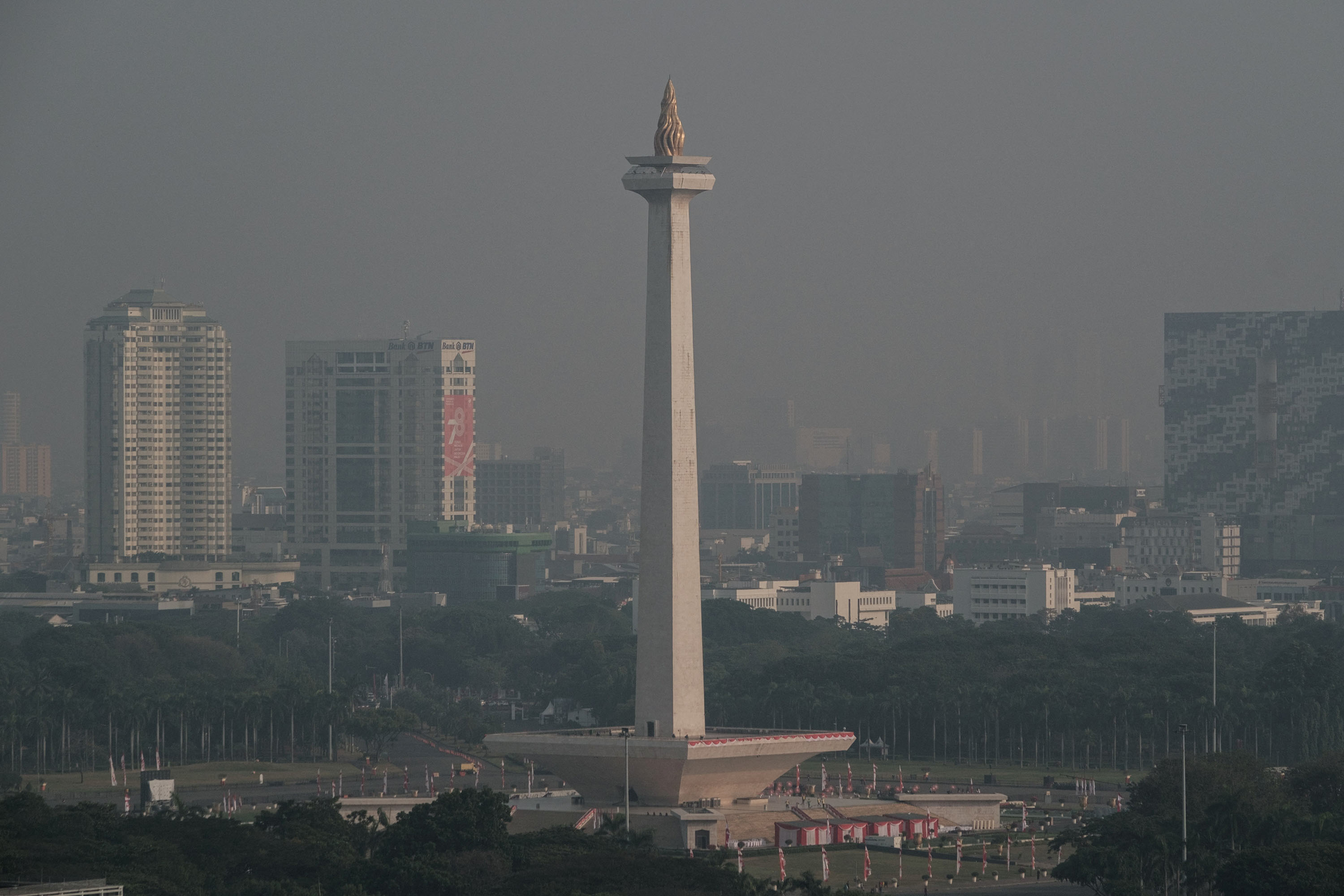 jakarta-dikepung-polusi-udara_20230817_105805.jpg