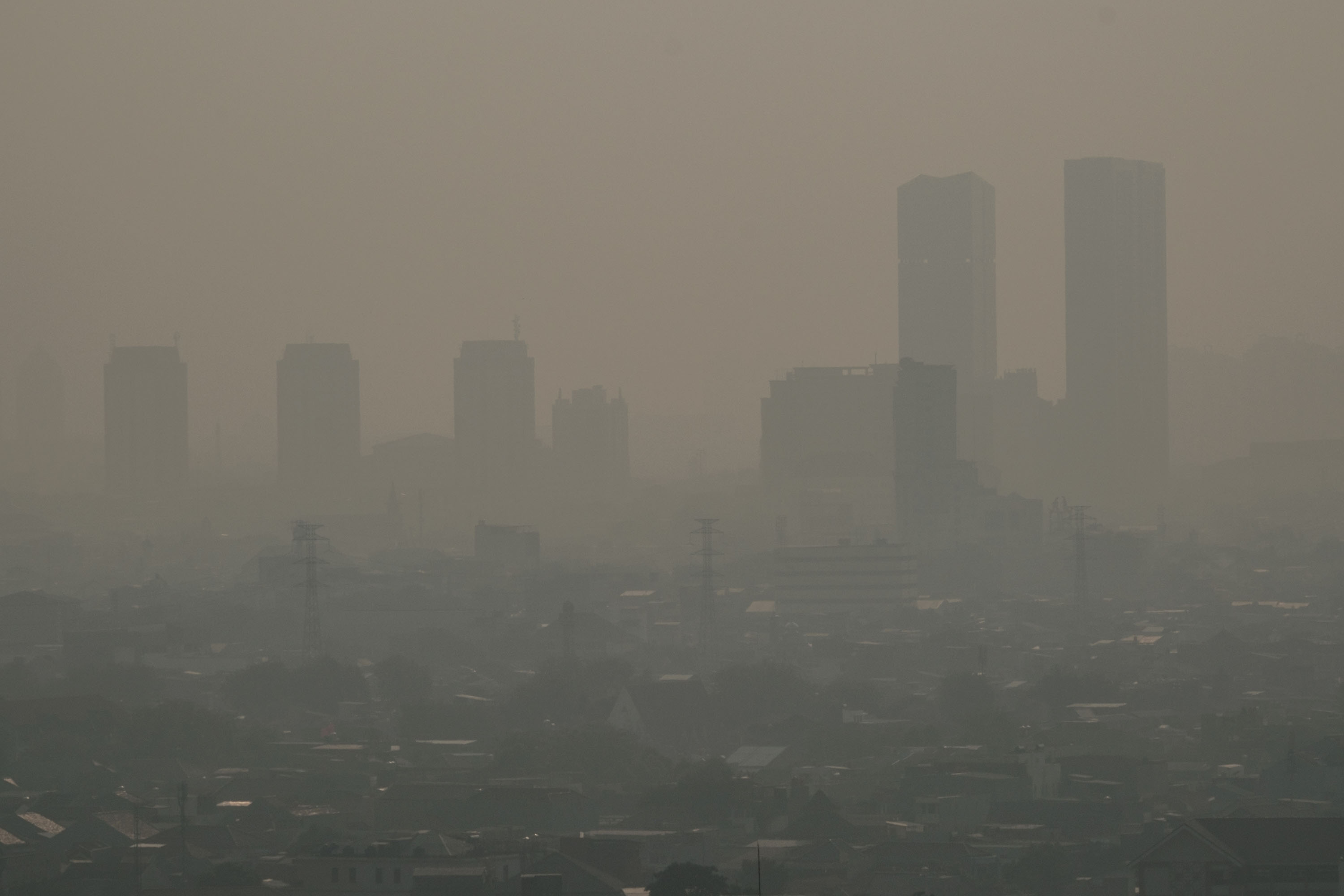 jakarta-dikepung-polusi-udara_20230817_111033.jpg