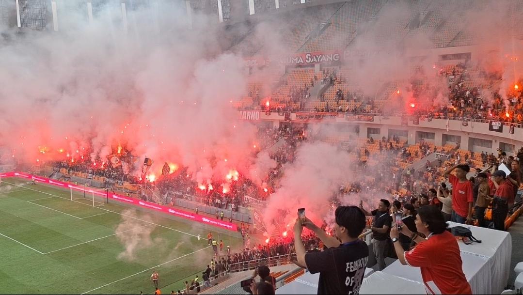 jakmania-flaaareee.jpg
