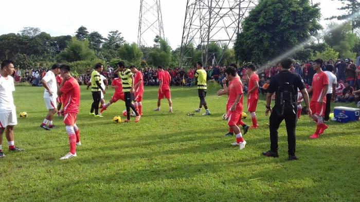 jakmania-persija-latihan_20160217_172203.jpg