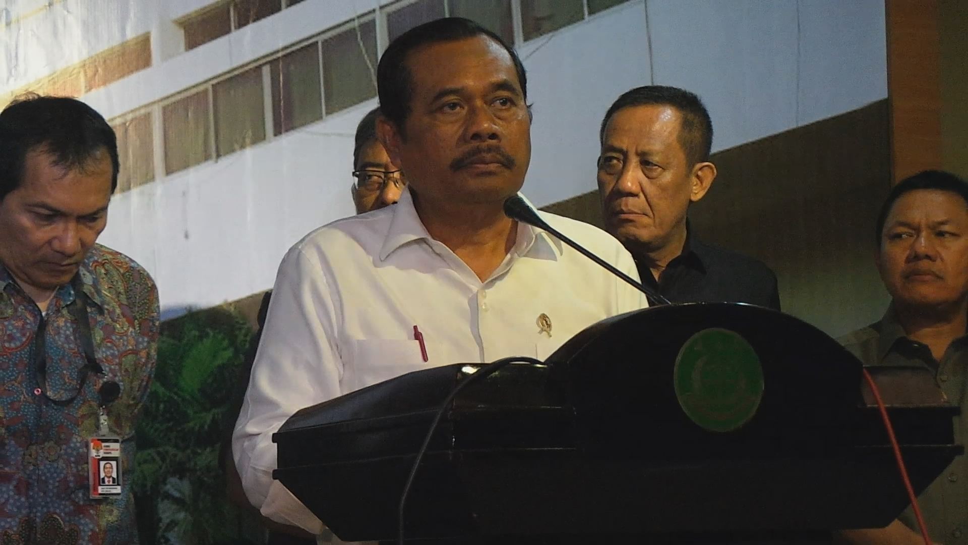 jaksa-agung-hm-prasetyo-konpers-usai-bertemu-ketua-kpk_20160113_153838.jpg