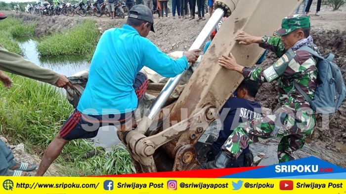 jasad-alif-warga-yang-diserang-buaya-di-sungai-rengit-akhirnya-berhasil-ditemukan_20180710_162727.jpg