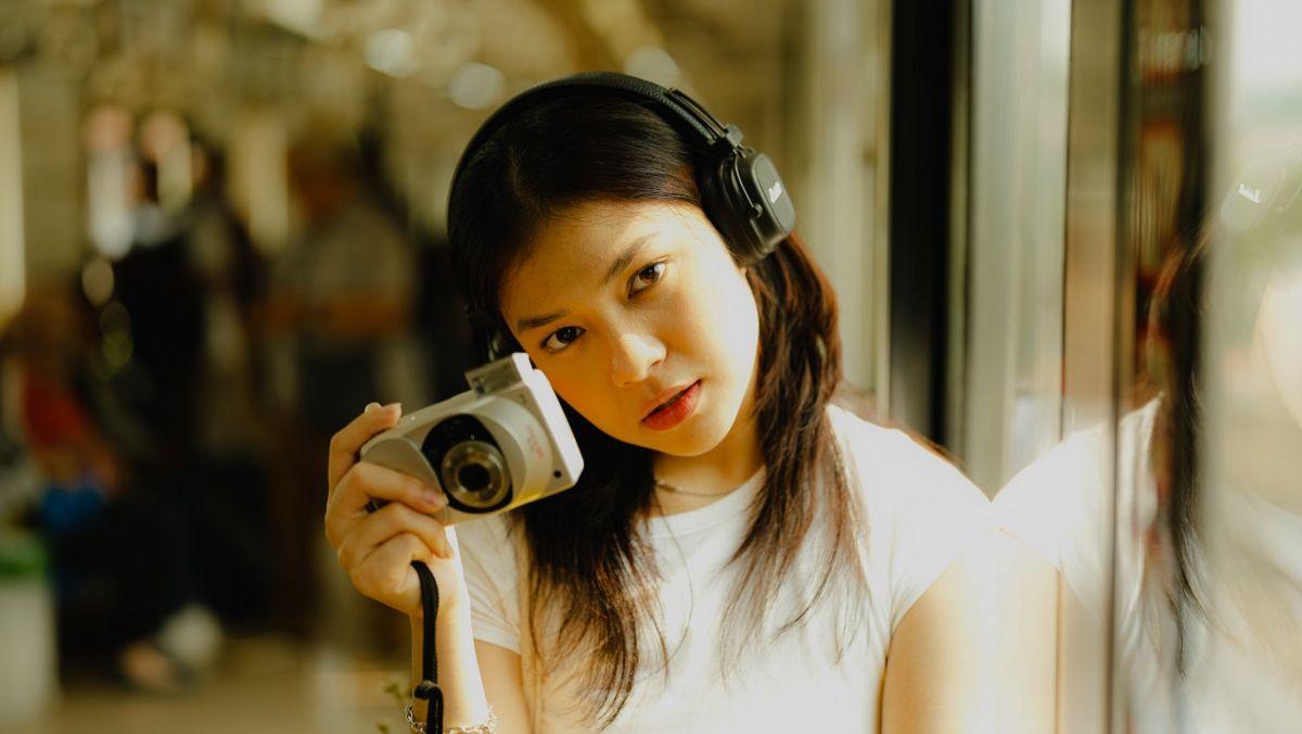 Cerita Penyanyi Jasmine Nadya Lakoni Hobi Fotografi Pakai Kamera Analog