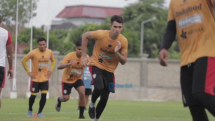 jelang-kualifikasi-liga-champions-asia-2020-kiper-bali-united-sudah-terbiasa-lawan-striker-jangkung.jpg
