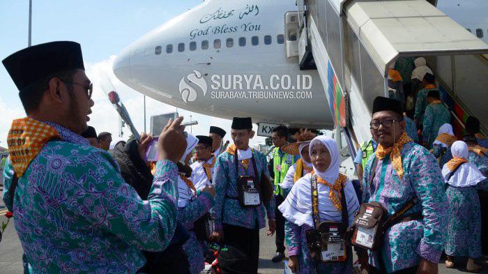 jemaah-calon-haji-embarkasi-surabaya_20160816_112840.jpg
