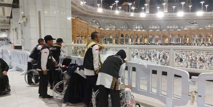 jemaah-haji-demensia-haru-lihat-kakbag.jpg