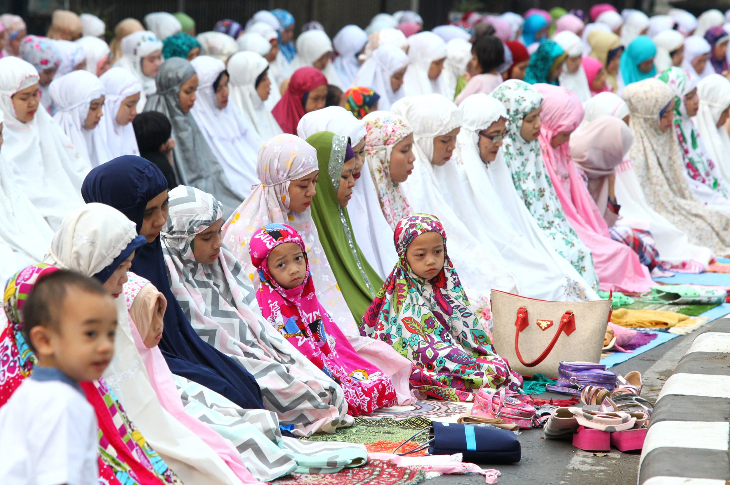 jemaah-laksanakan-sholat-idul-adha-1440-h_20190812_122946.jpg