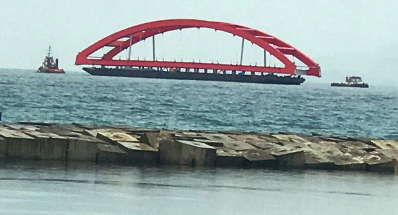 jembatan-holtekamp-telah-sampai-di-jayapura-lebih-cepat-dari-target-semula_20171221_220658.jpg