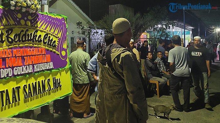 jenazah-m-iqbal-zafarullah-tiba-di-rumah-duka.jpg