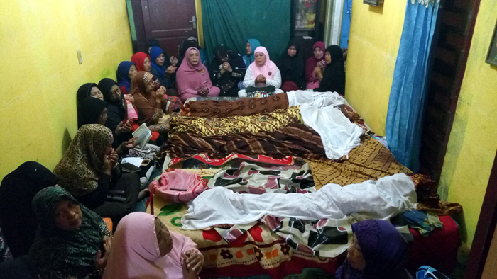 jenazah-satu-keluarga-tewas-dibunuh_20170410_093146.jpg
