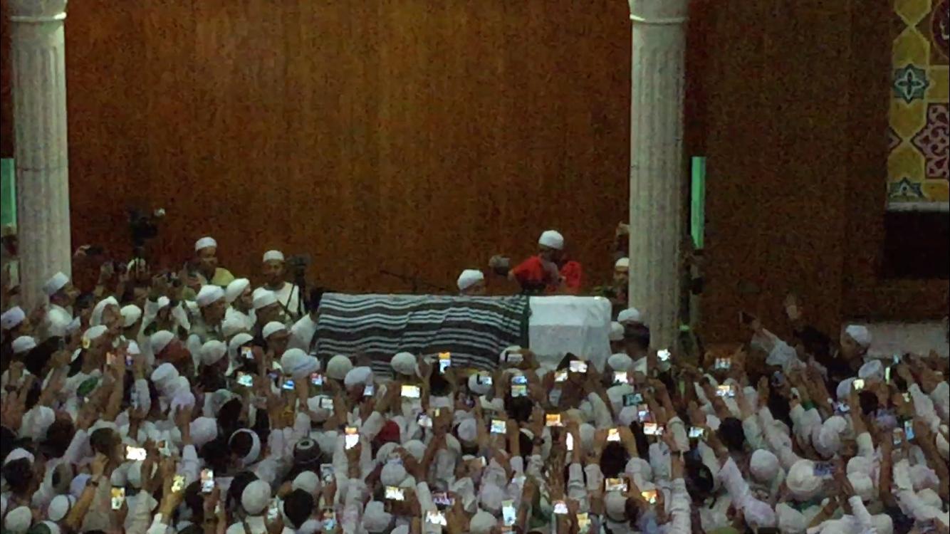 jenazah-ustaz-arifin-ilham.jpg