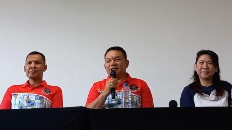 jenderal-tni-dudung-abdurachman-tengah.jpg