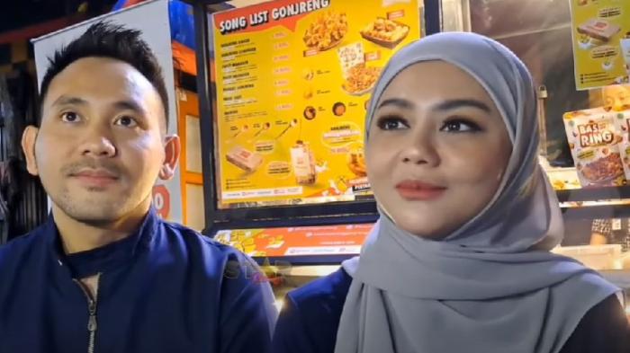 jenita-janet-kini-membantu-bisnis-kuliner-suaminya-danu-sofwan-di-bulan-ramadhan.jpg