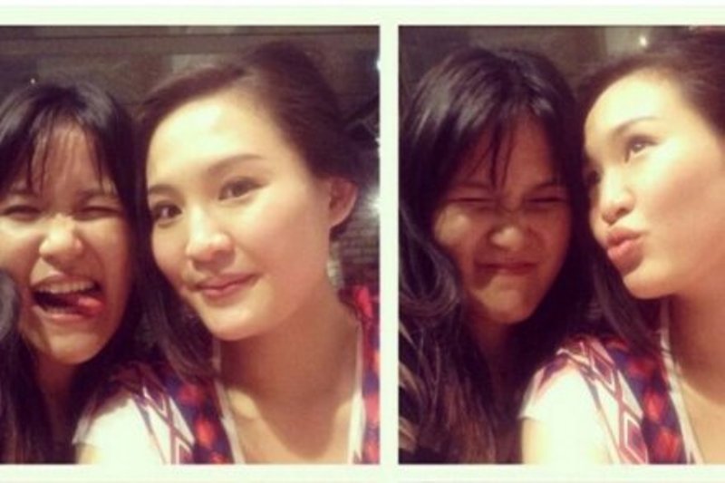jessica-wongso-dan-mirna-salihin-berpose-dalam-sebuah-photo-booth_20160310_205837.jpg