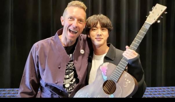 jin-bts-kanan-berfoto-dengan-chris-martin-coldplay.jpg