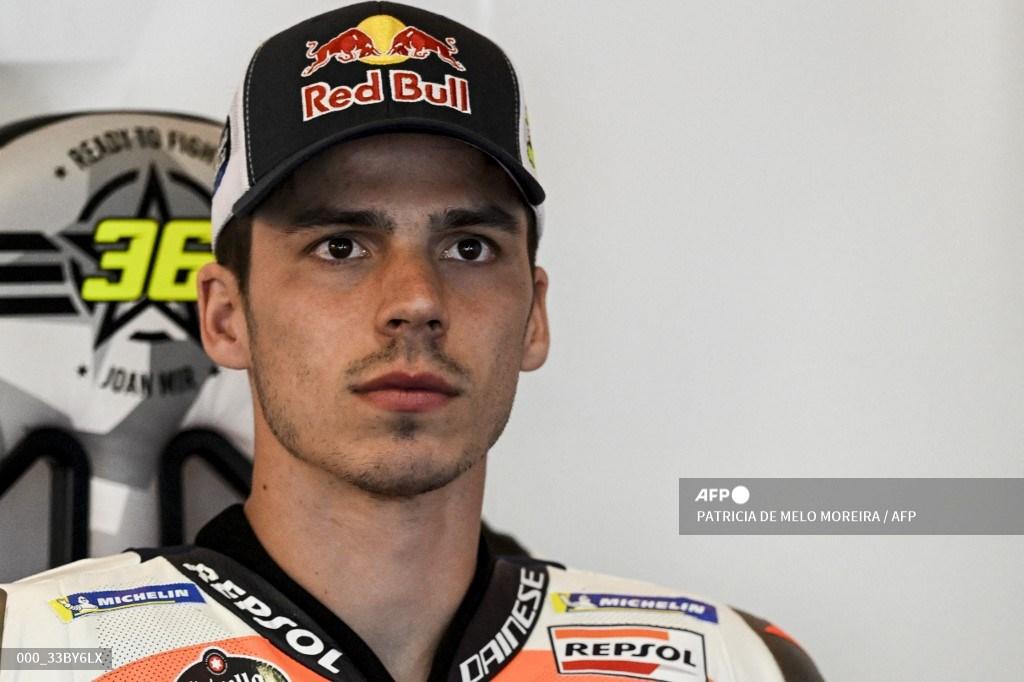joan-mir-di-paddock-motogp-portugal-2023.jpg