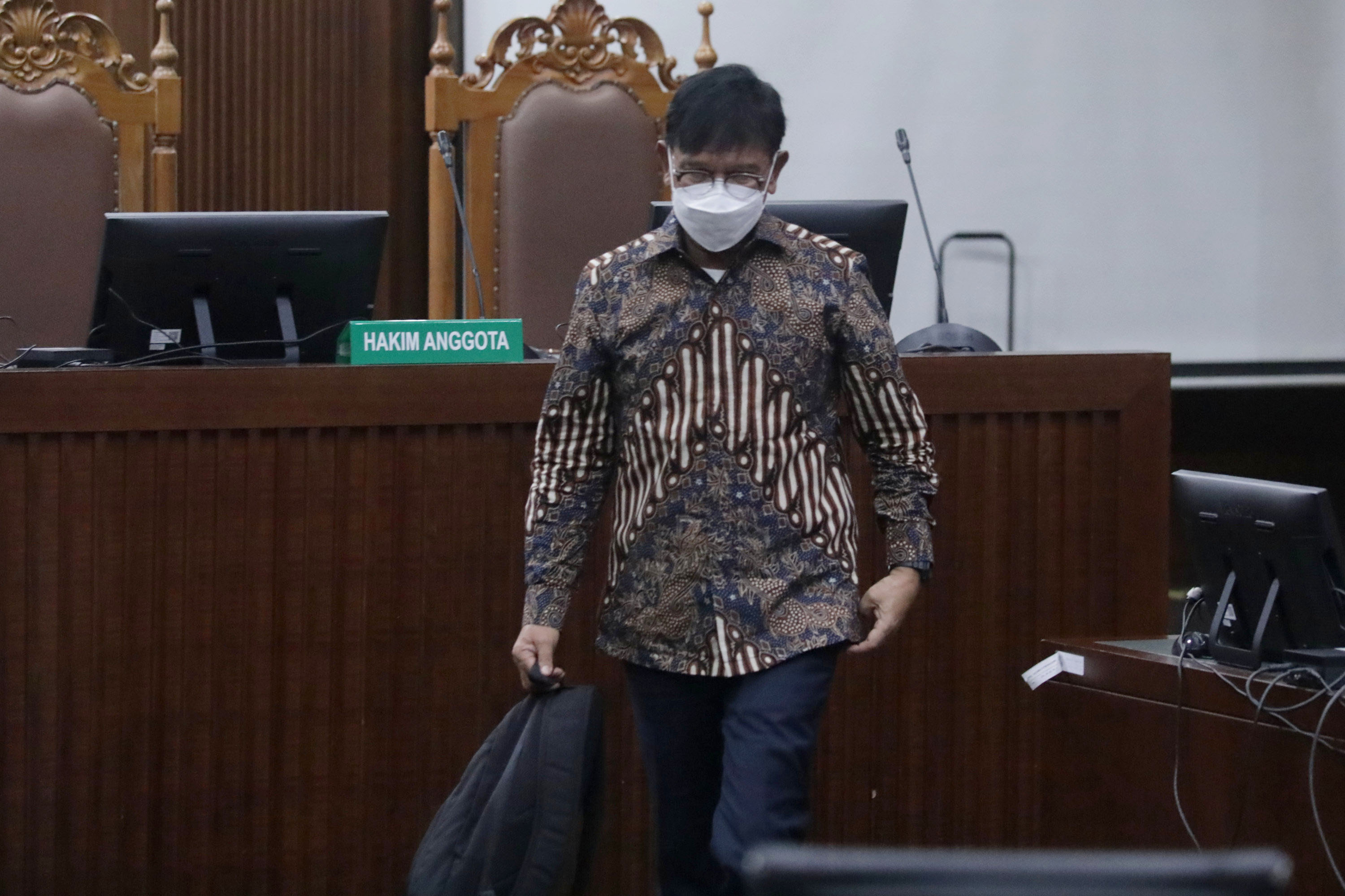 johnny-g-plate-jalani-sidang-eksepsi_20230704_135352.jpg
