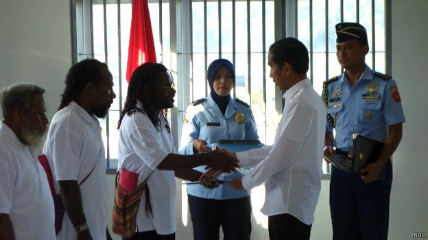 jokowi-bebaskan-opm_20150511_075503.jpg