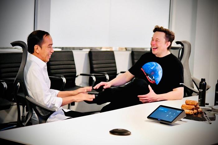 jokowi-bertemu-elon-musk-saat-berkunjung-ke-space-x-di-boca-chica-1.jpg